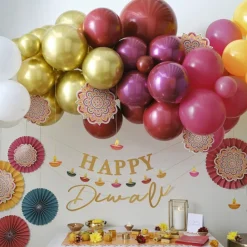 Gekleurde Ballonnenboog Met Papieren Waaiers